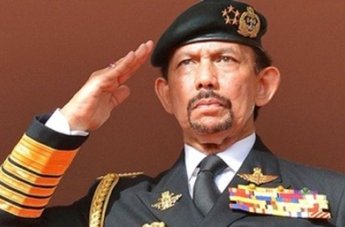 Qarajında 7 min maşını olan sultan (FOTOLAR)