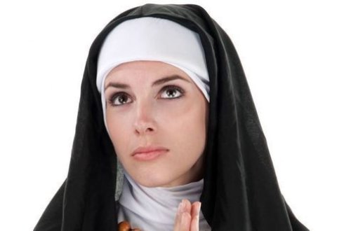 Rahibə kişilərlə beysbol matçında oynadı - VİDEO