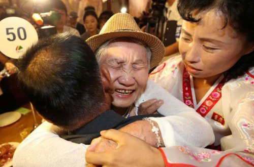 Müharibənin ayırdığı ana-oğul 65 il sonra qovuşdu - FOTO/VİDEO