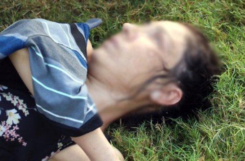 38 yaşlı qadın hər kəsin gözü önündə özünü çaya atdı - FOTO