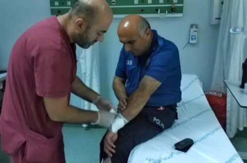 Qollarını kəsdi, polisin ayağını dişlədi - Xəstəxanadakı dəhşətli anlar FOTOLARDA