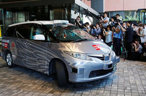 Sürücüsüz taksilər Tokio küçələrində