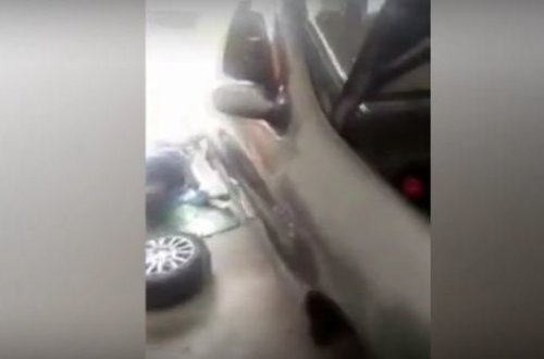 Avtomobil təmir edirdi, başına görün nə iş gəldi - VİDEO