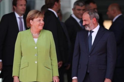 Merkel Ermənistanda 