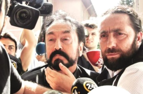 Adnan Oktara daha bir ŞOK: Vəkili cinayət başında tutuldu