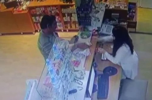 Bakıda turist satıcıya kələk gəldi - VİDEO