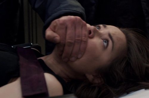 Uşaq qaçıranları polis idarəsindən çıxarıb, diri-diri yandırdılar - VİDEO ( 18+ )