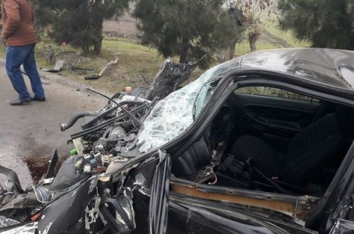 Salyanda yaralını xəstəxanaya aparan maşın qəzaya düşdü: Üç ölü
