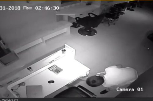 Bakıda məşhur gözəllik salonundan oğurluq kameraya düşdü - VİDEO