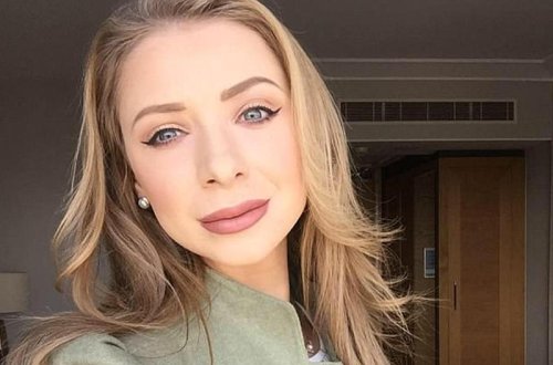 Qadın terapist 14 yaşlı oğlanla cinsi əlaqədə olarkən tutuldu, ölkədən qovdular - FOTO