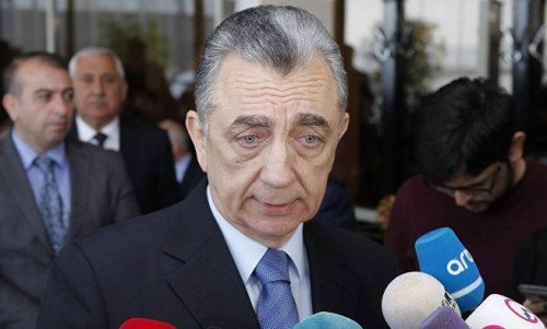 Eldar Əzizov Bakıya yeni ənənə gətirir - Eyvanlardan paltar asmaq qadağan edildi