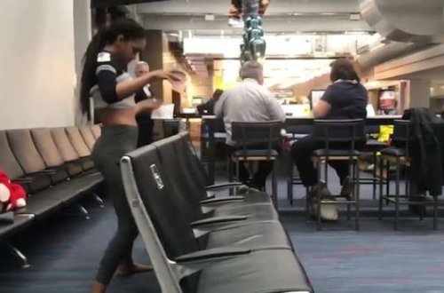 Qadın aeroportda rəqs edərək hər kəsi heyran qoydu - VİDEO