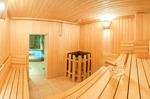 Bakıda turist hotelin saunasında öldü