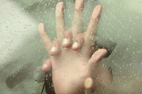 Maşında intim münasibətdə olan qızlar tutuldular