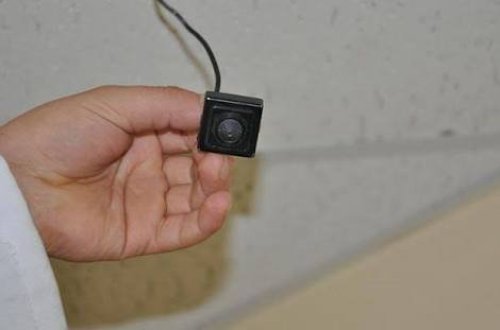 Tualetdə çəkilən gizli videolar yayıldı - Etiraz