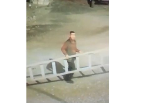 Sumqayıtda nəzir qutusundan pul oğurlayan şəxs kameralara yaxalandı – Video