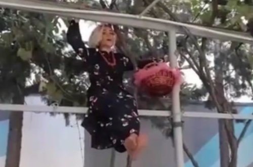 Aparıcı Mətanətin şpaqatdan sonrakı məharəti: Bu dəfə çardağa çıxdı - VİDEO