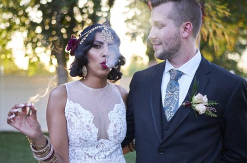 Toyda gəlinlə bəy nəşə çəkdilər, qonaqlara tiryək paylandı - VİDEO - FOTO