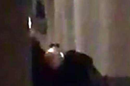 Küçədə əxlaqsızlıq edən cütlüyə mühafizəçi də mane ola bilmədi - FOTO