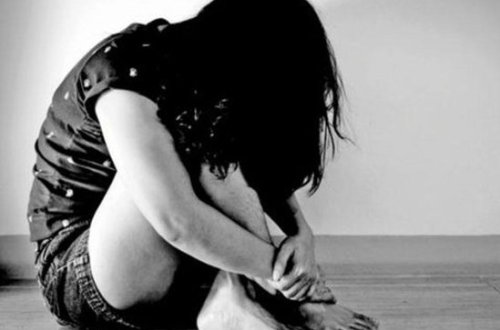 Ana ruhi xəstə qızını kişilərə satdı - RƏZALƏT