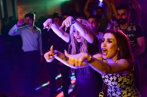 Gizlədilən İran: Striptiz partiləri, siğə məclisləri və erməni konyakına 