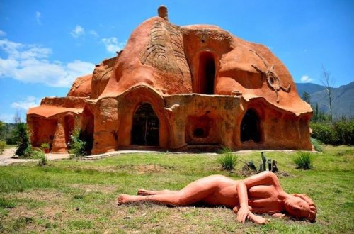 Dünyanın ən əsrarəngiz və qəribə evi - FOTO
