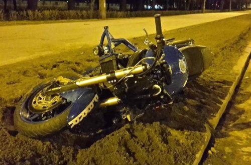 Motosiklet sürücüsü avtobusun altında qaldı - DƏHŞƏTLİ GÖRÜNTÜLƏR