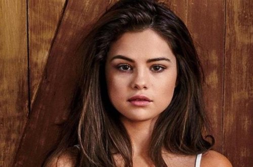 Selena sinəsini böyütdü - Fotolar