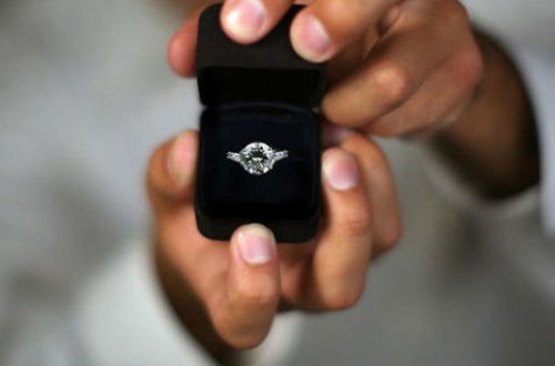 Paytaxtda qeyri-adi evlənmə təklifi: Bu dəfə kranla – VİDEO