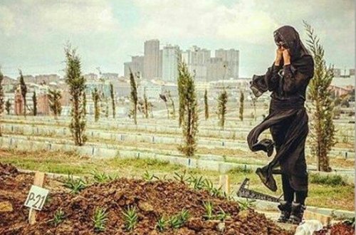 Bakıda FACİƏ: oğlunun və ərinin qəbri başında öldü