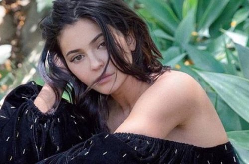 Məşhur modelin çılpaq fotoları yayıldı-Foto