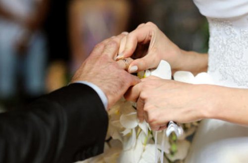 Xoşbəxtliyə imkan verməyən AMİLLƏR - Ölkədə evlilik yaşı niyə artır? - ARAŞDIRMA