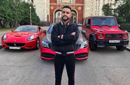 Azərbaycanlı bloqer izləyicisinə “Ferrari” hədiyyə etdi - VİDEO