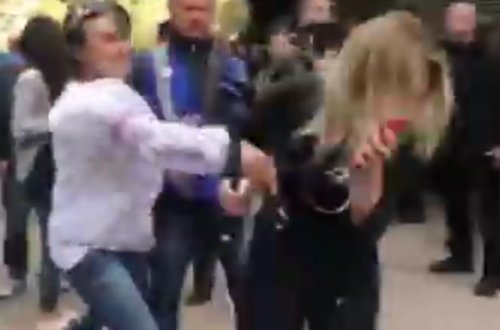 Jurnalistə canlı efirdə hücum etdilər – Video