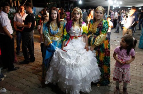 Dünyanın ayrı-ayrı ölkələrində qızlar belə ərə verilir - Fotolar