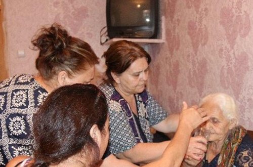 Tacirin anası gözyaşı tökdü: 