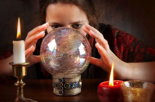 Həkim ailəsini aldadan falçı qadınlar hakim qarşısına çıxarıldı