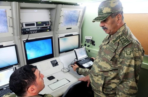 Müdafiə naziri raket qurğularının döyüş qabiliyyətini yoxlayıb - FOTO