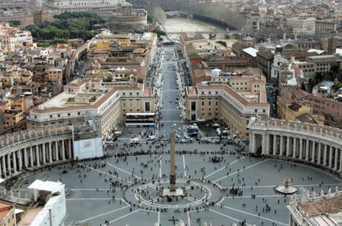 Avtomobili bir ailənin üstünə sürdü: 4 yaralı