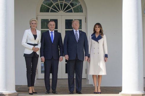 Birinci xanım sevimli brendinin 2700 avroluq geyimində - Fotolar