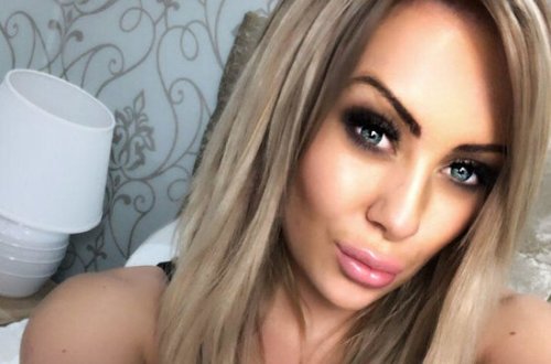 Model sinəsindən çıxarılan silikonları hərraca qoydu - ŞOK QİYMƏT - FOTO