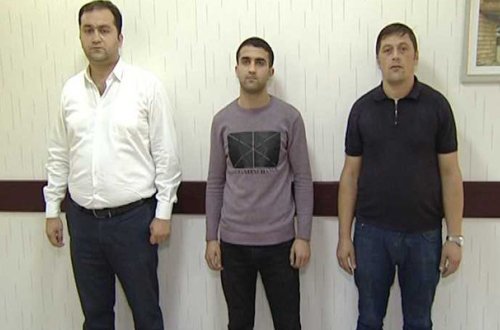 Marketdən yağ oğurlayanı döyən direktorla satıcılar saxlanıldı