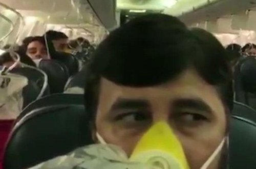 Təyyarədə qorxulu anlar - 30 nəfərin burnundan qan gəldi - VİDEO - FOTO