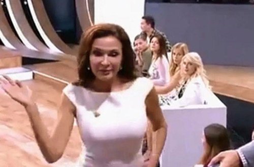 Aktrisa efirdə tamaşaçını sillələdi - VİDEO