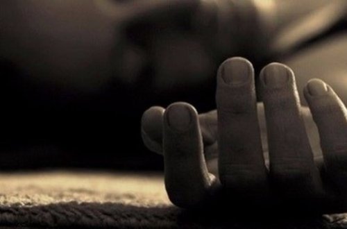 Azərbaycanda 18 yaşlı qız özünü asdı