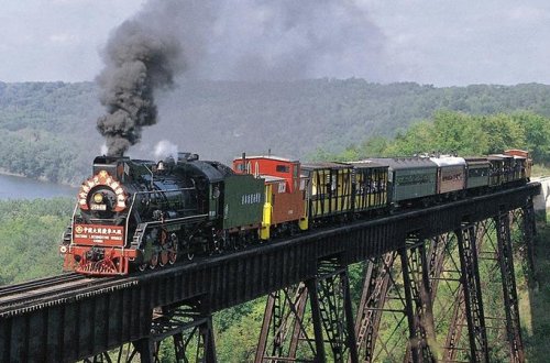 Körpü uçdi, qatar çaya aşdı
