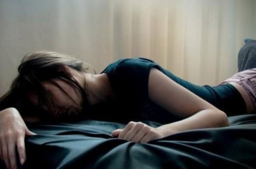 Bakının məşhur otelində 21 yaşlı qız QƏTLƏ YETİRİLDİ