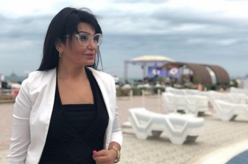 Tanınmış azərbaycanlı jurnalisti üç kişi ilə hotelə buraxmadılar
