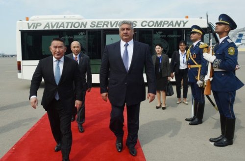 Monqolustan prezidenti Azərbaycana gəlib