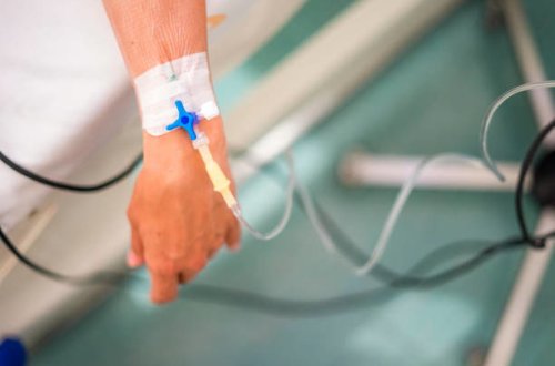 Xərçəng xəstəsi olduğunu dedi, minlərlə dollar yığdı